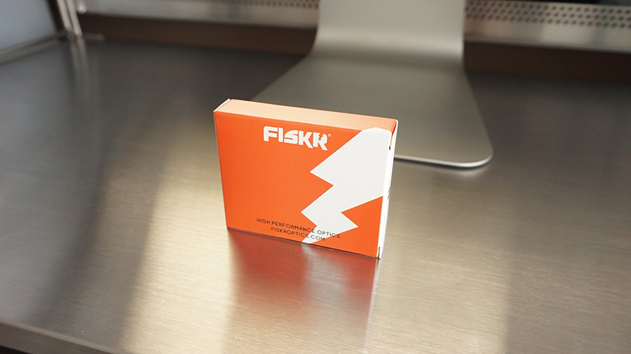 写真：Fiskrストレートジャケット用交換用レンズ、箱