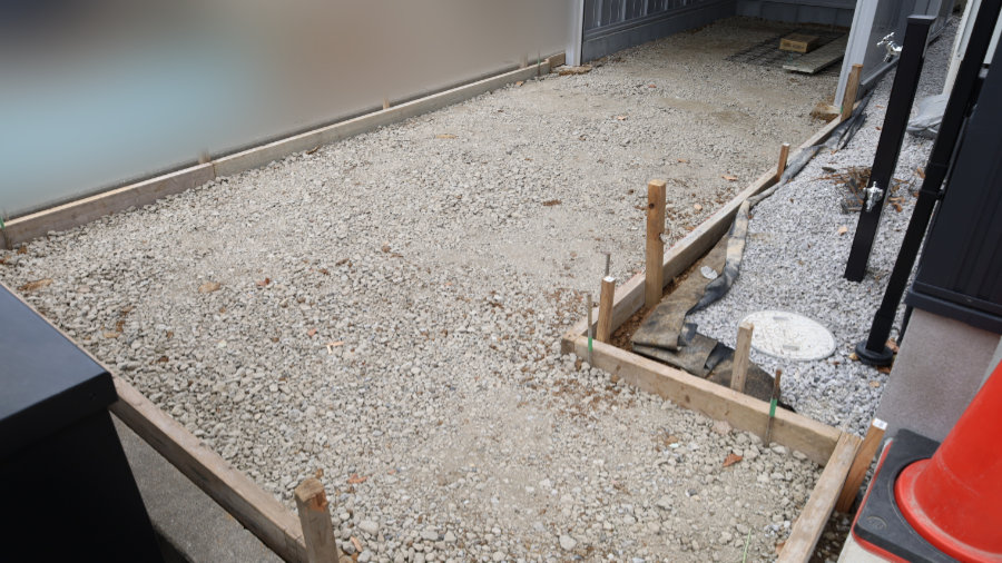 土間コンクリートの型枠ができる。