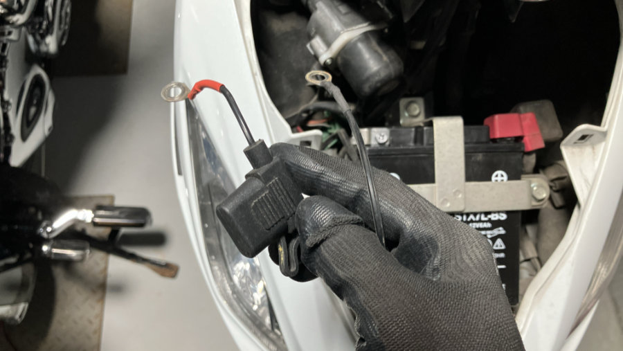 充電用のケーブル