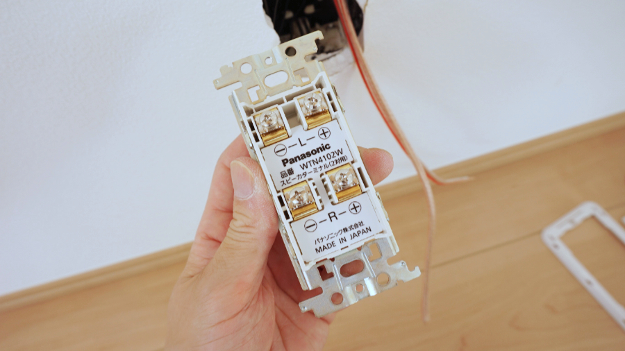 パナソニック コスモシリーズワイド21 埋込スピーカターミナル 2対用 WTN4102W 背面